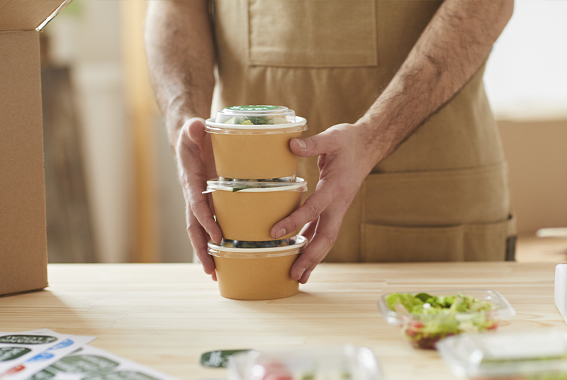 Apa kelebihan peralatan makan sekali pakai?